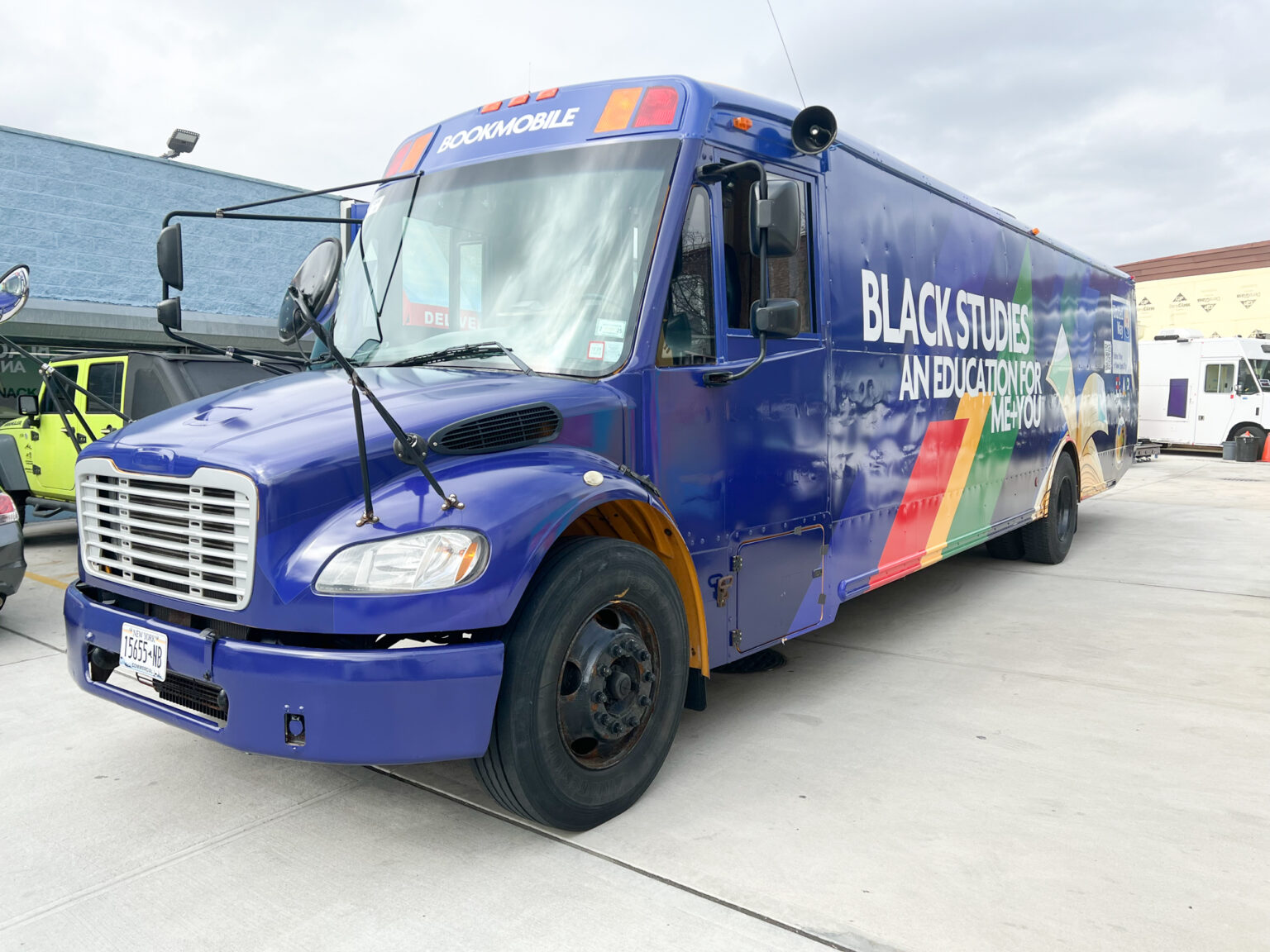 Mobile Fabrication Prgoramming Unit Vehicle Custom School Bus Bookmobile vehicle fabrication custom mobile programming unit museum on wheels bookmobile