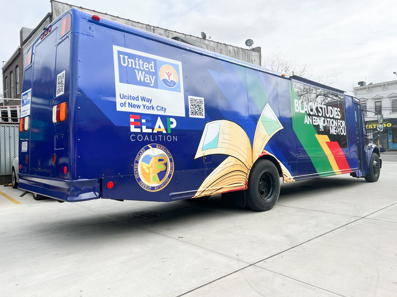 Mobile Fabrication Prgoramming Unit Vehicle Custom School Bus Bookmobile vehicle fabrication custom mobile programming unit museum on wheels bookmobile