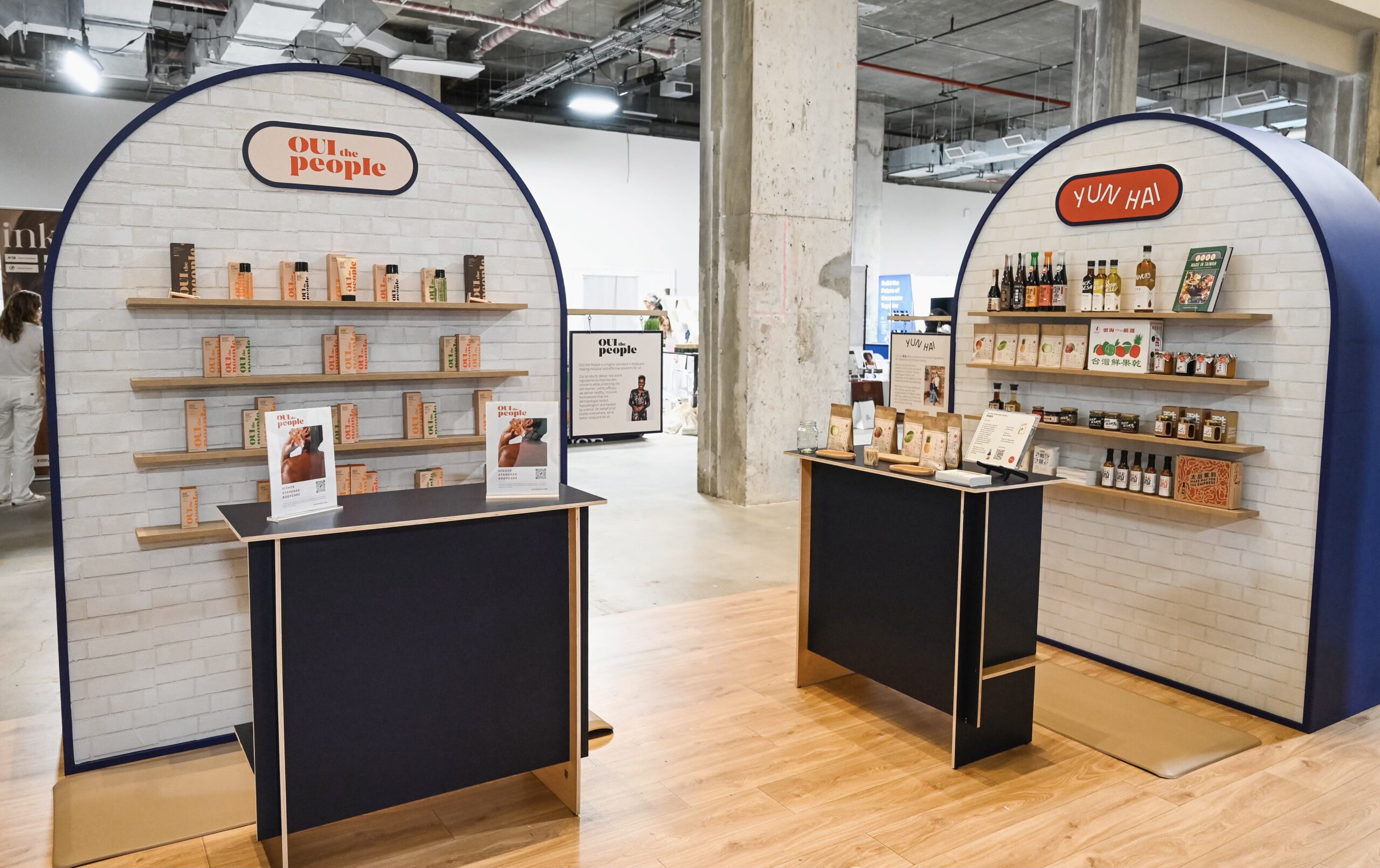 Retail pop-up graphics, visuals, event graphics, pop-up fabrication