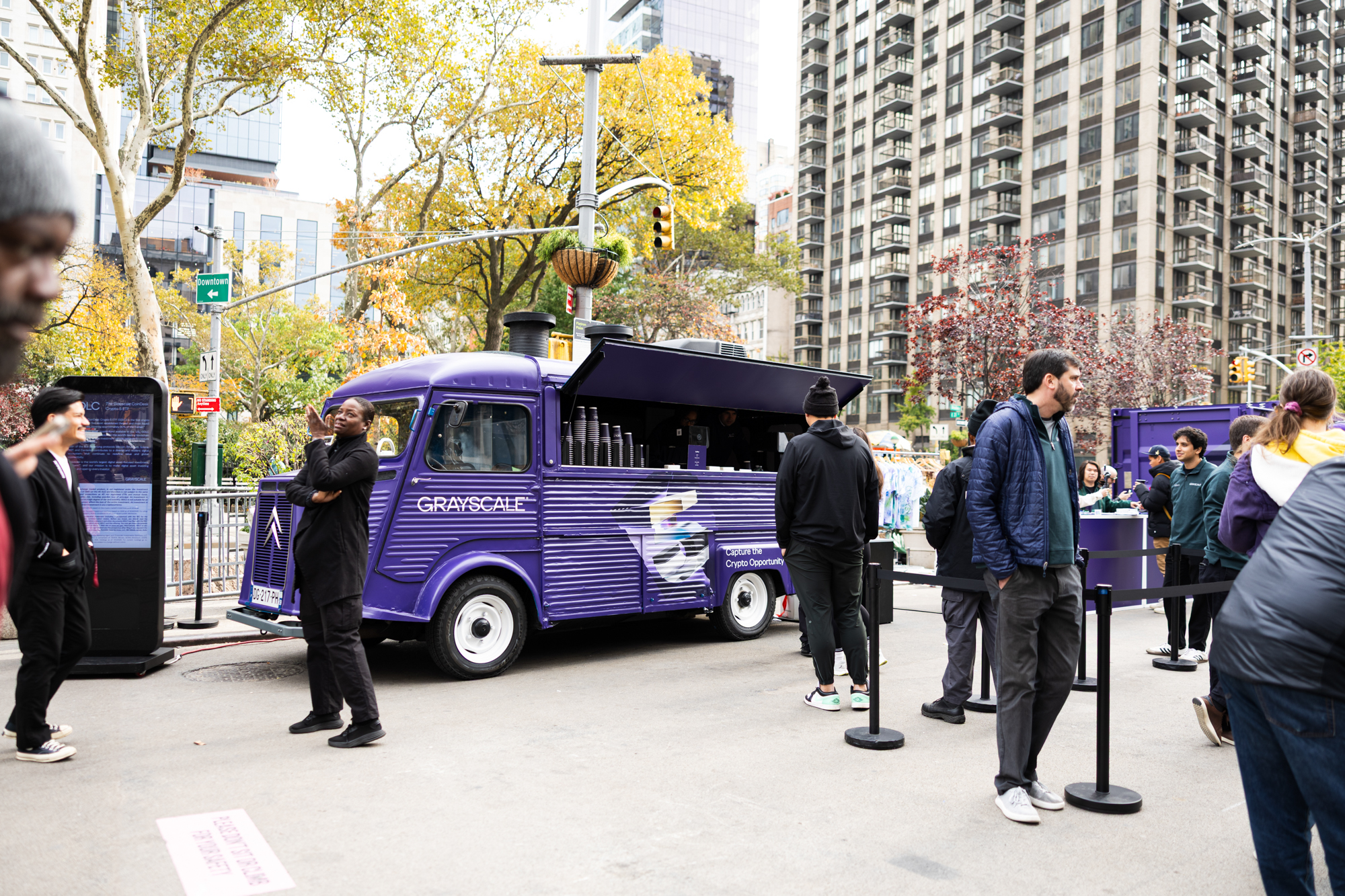 citroen-esspresso-coffe-truck-holiday-pop-up-26 Full experiential setup featuring Citroën coffee truck and modular container studio fabricated by NVS Visuals. Holiday truck pop up holiday activation Citroen food truck