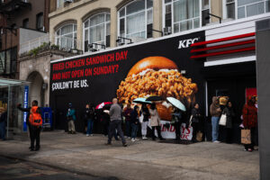 kfc-sundays-pop-up-nyc-brand-takeover-activation-07 Branded pop up exterior transformation of KFC Sundays featuring 36-foot mural and LED marquee by NVS Visuals.