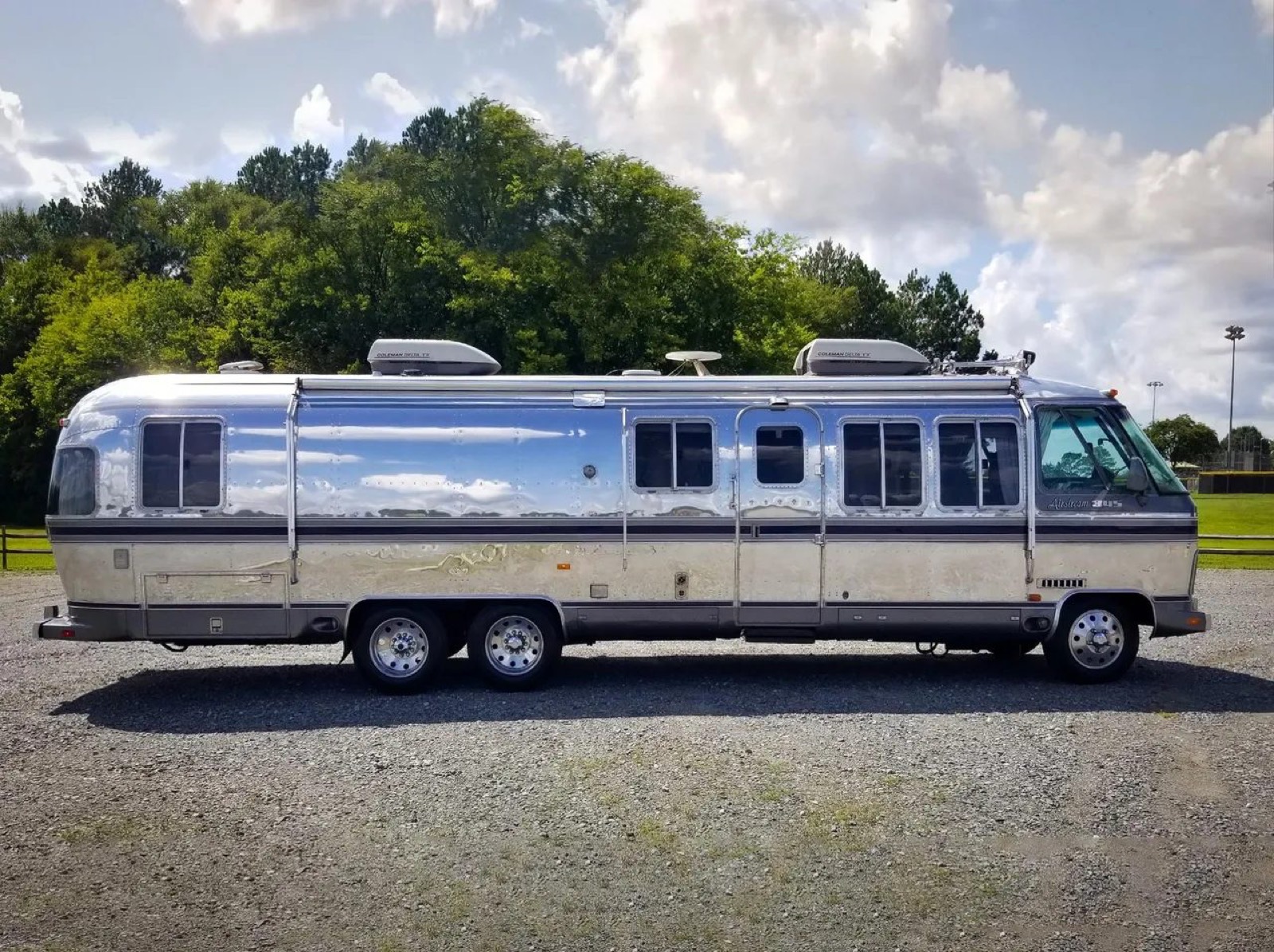 1984 Airstream RV — polished profile 34.5 foot 1984 Airstream RV polished aluminum side profile, long full silhouette