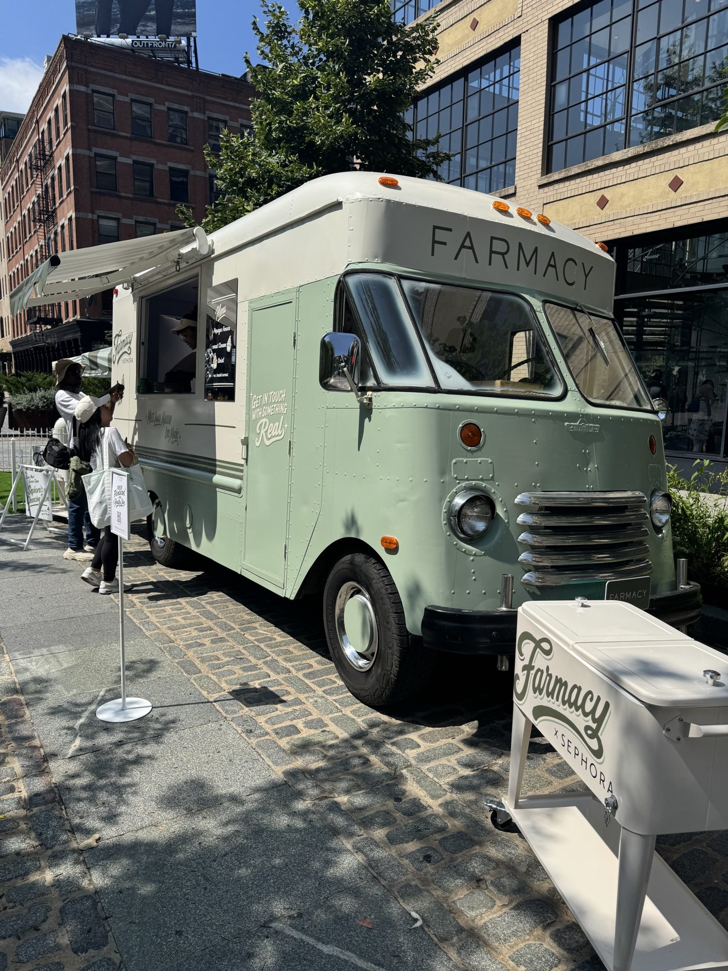 1949 Kurbmaster — Farmacy x Sephora activation 01 Farmacy x Sephora froyo activation served from the NVS 1949 Kurbmaster