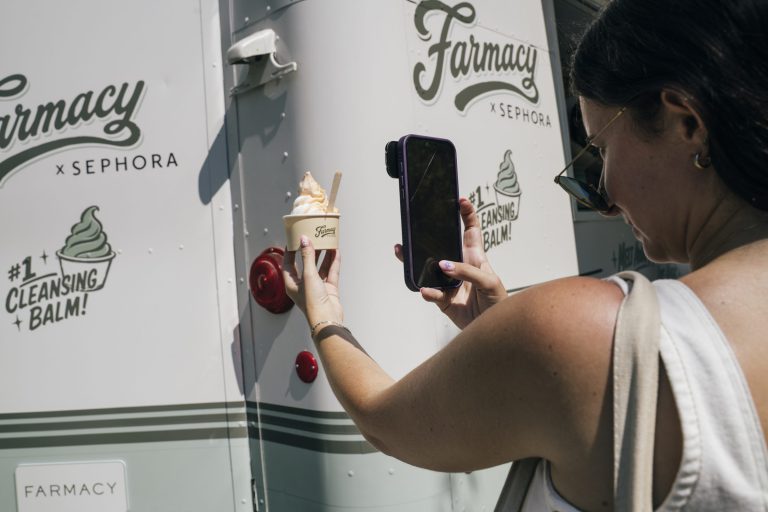 Guest filming her Farmacy froyo against the truck