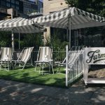 Photo moment with striped umbrellas, lounge chairs and astroturf by NVS